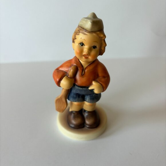 Exclusive Edition M.J. Hummel Club Collectibles #1850 First Mate Figurine w/ Box - Picture 1 of 3